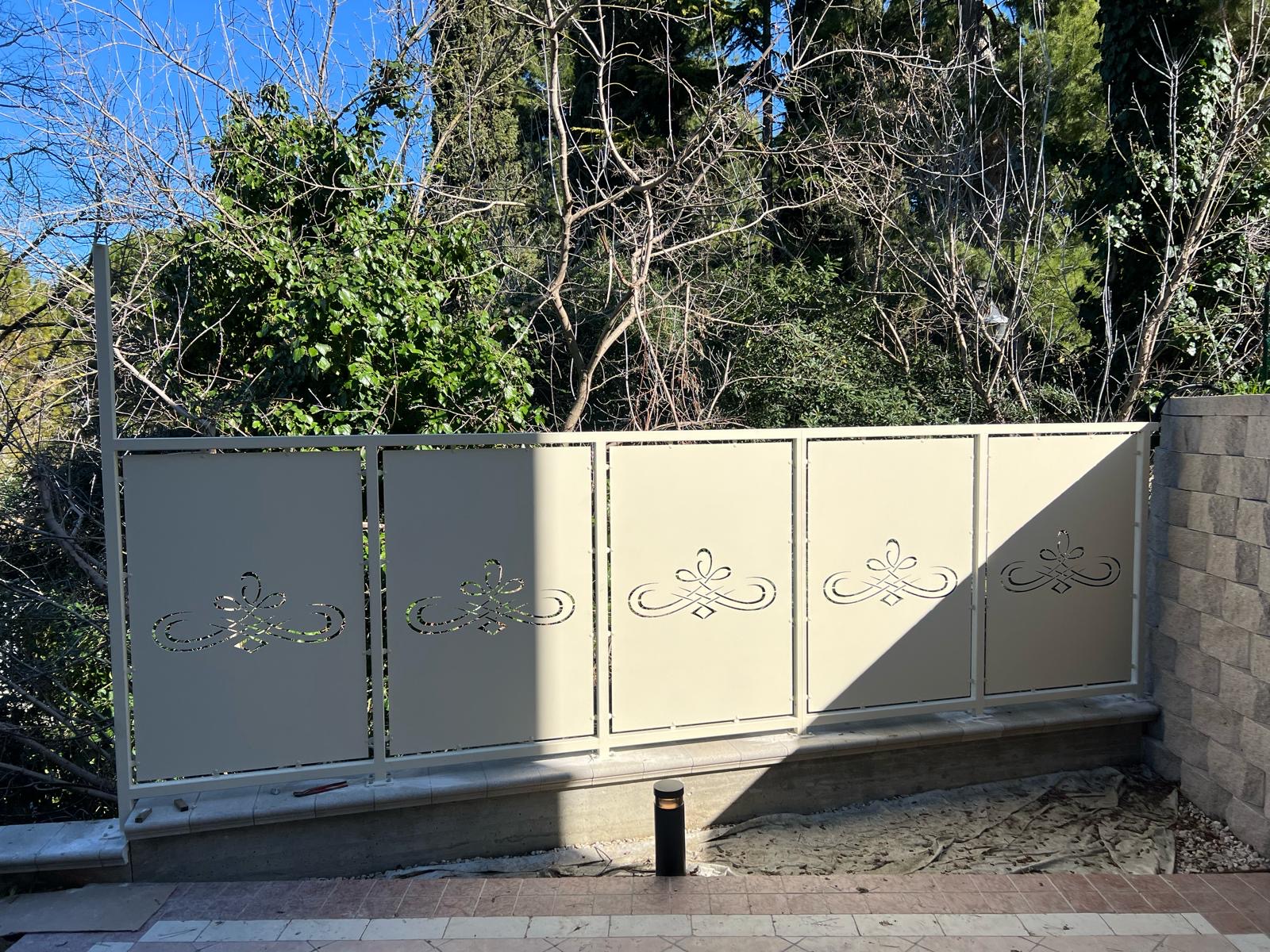Cancello decorativo in metallo realizzato da MF Lavorazione in Ferro